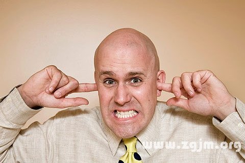 梦见秃头的男子