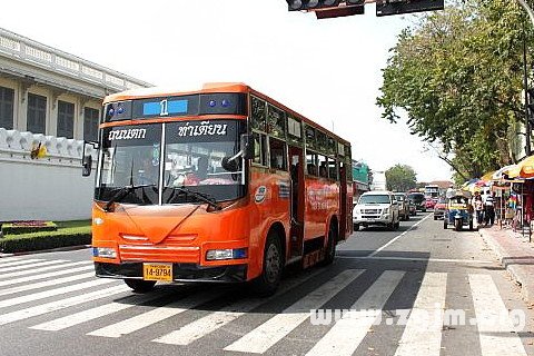 梦见公交车 公共汽车 巴士