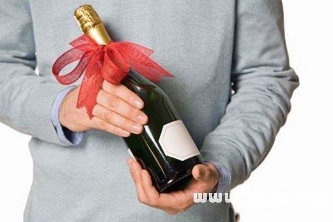 梦见葡萄酒