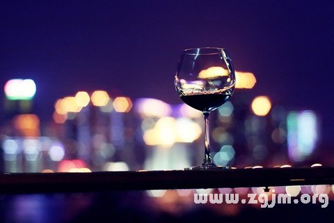 梦见酒杯