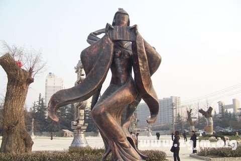 梦见铜像