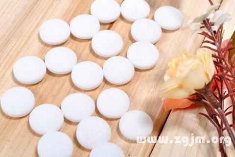 梦见樟脑丸 樟脑球