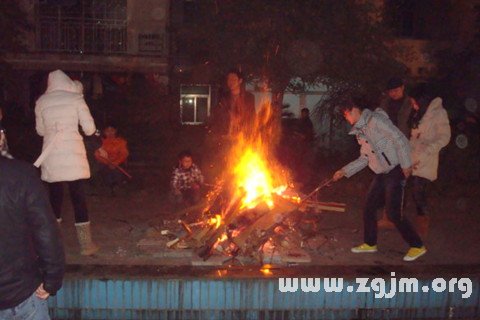 梦见拨火棍