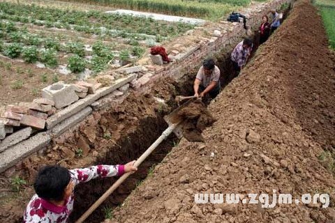 梦见挖沟