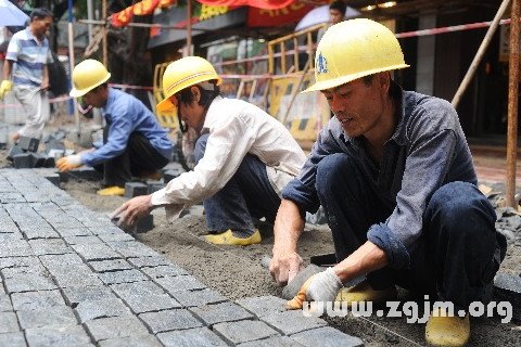 梦见铺路