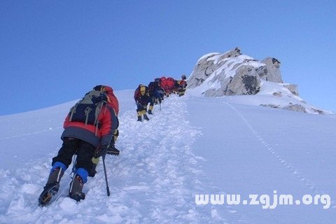 梦见登山