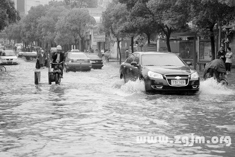 梦见水灾