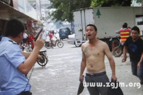 梦见拿刀砍人