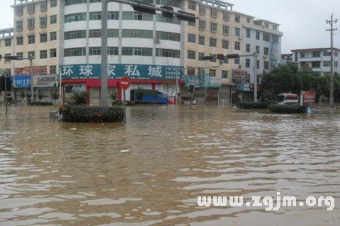 梦见涨洪水