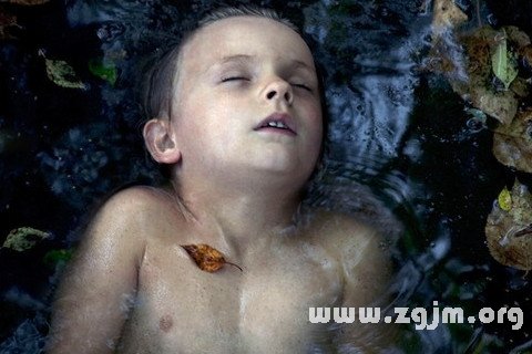 梦见浸在水中