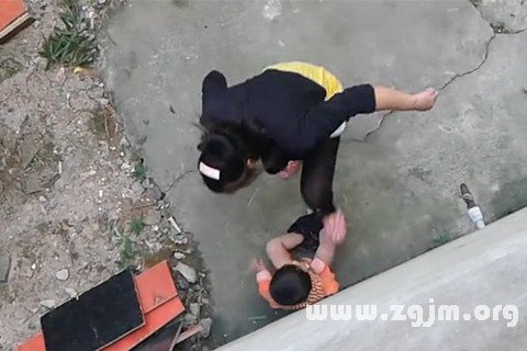 梦见打小孩