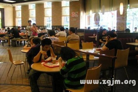 梦见在大众餐厅吃饭