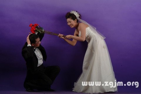 梦见打老公