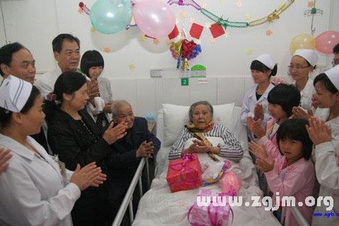 梦见祖父母躺在病床上