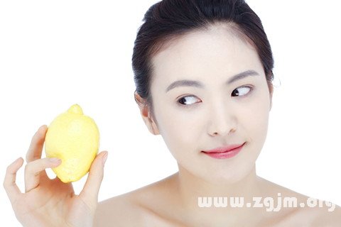 梦见斜视