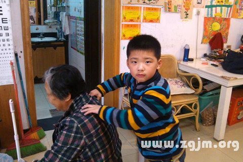 梦见帮祖父母捶背