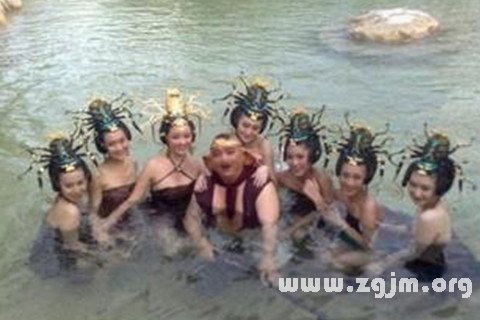 梦见仇人洗澡