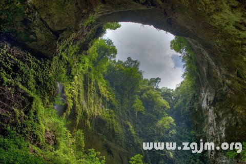 梦见山洞