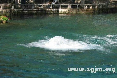 梦见泉水源源不断涌出