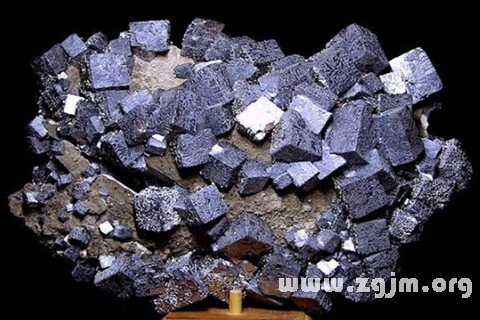 梦见铅矿