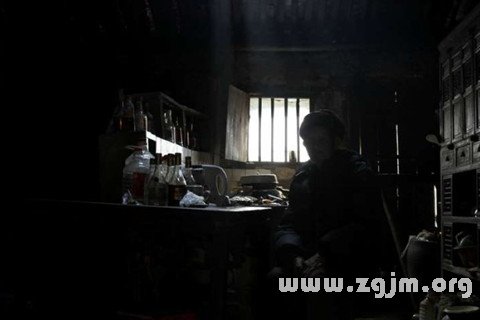 梦见黑屋子