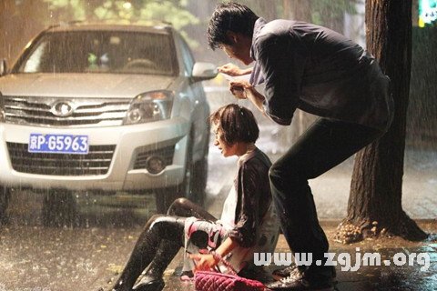 梦见淋雨 淋湿
